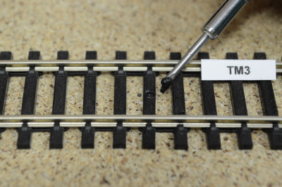 Repair sealant for covering holes in track sleepers, black, 15g